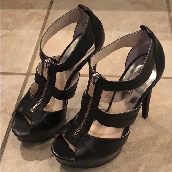 MICHAEL Michael Kors Black Peep Toe Platform - Picture 2 of 8